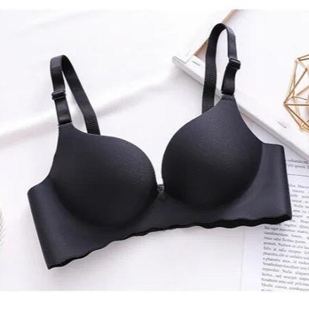 Lift-up bra for a natural shape in complete discretion 